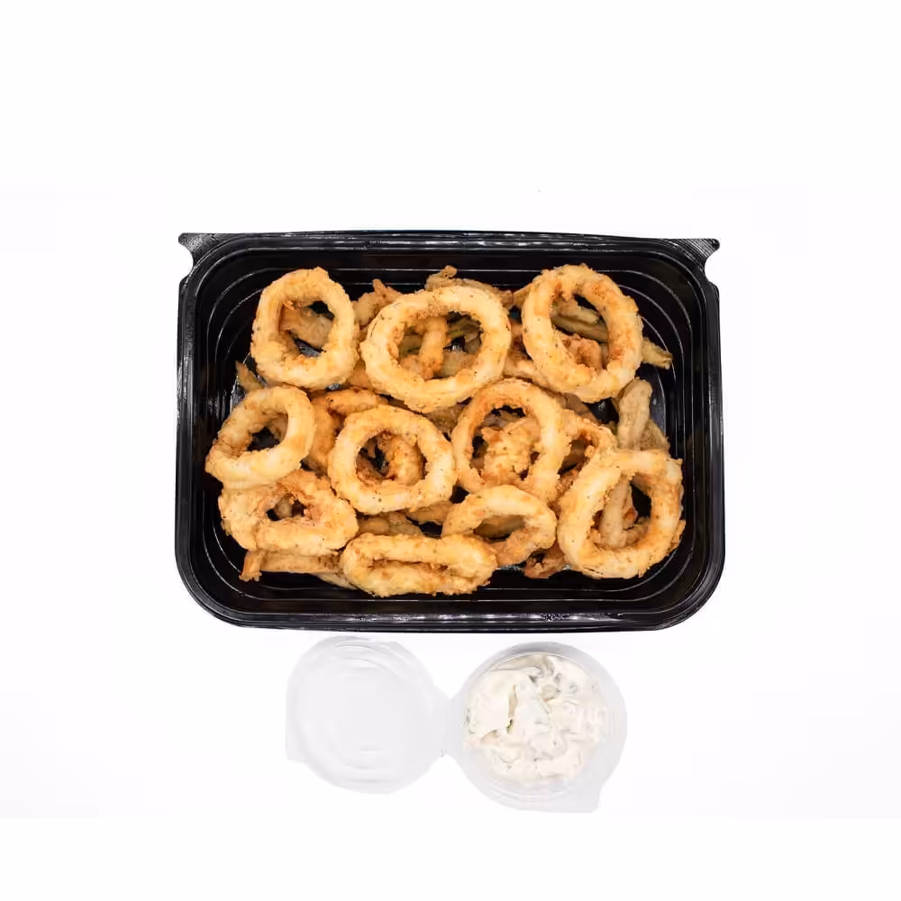 Anneaux de calamars frits avec sauce tartare